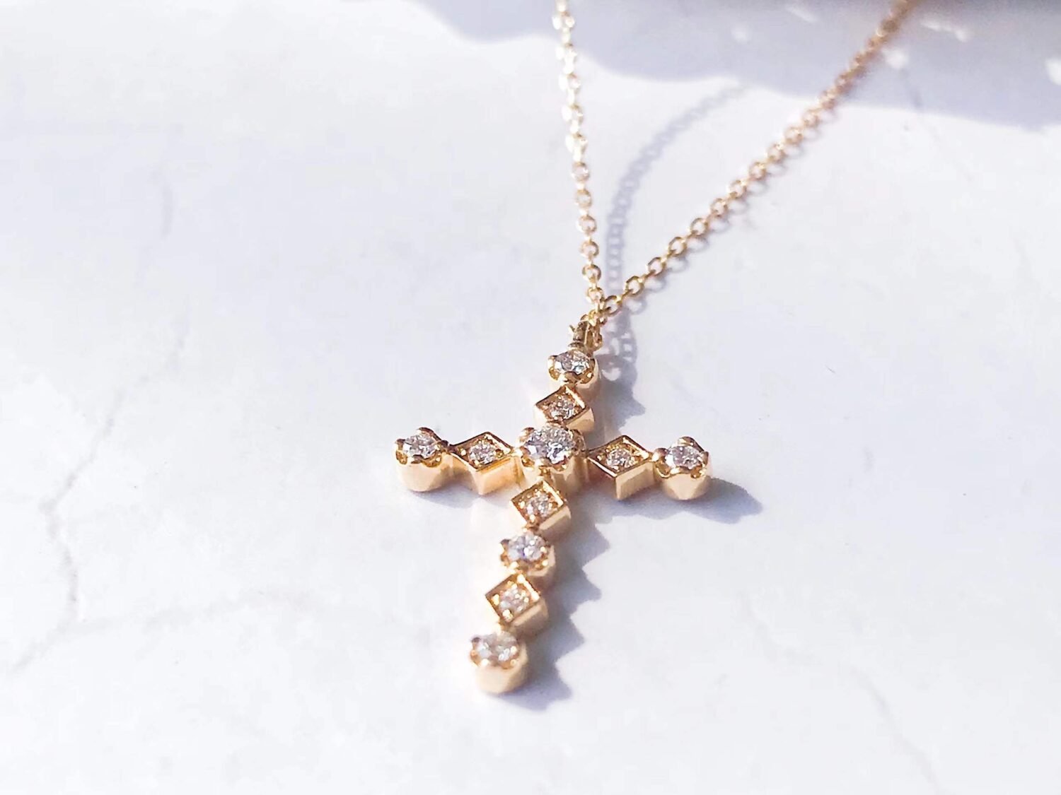 20220120185234 18K Gold Cross Pendant Diamond Necklace