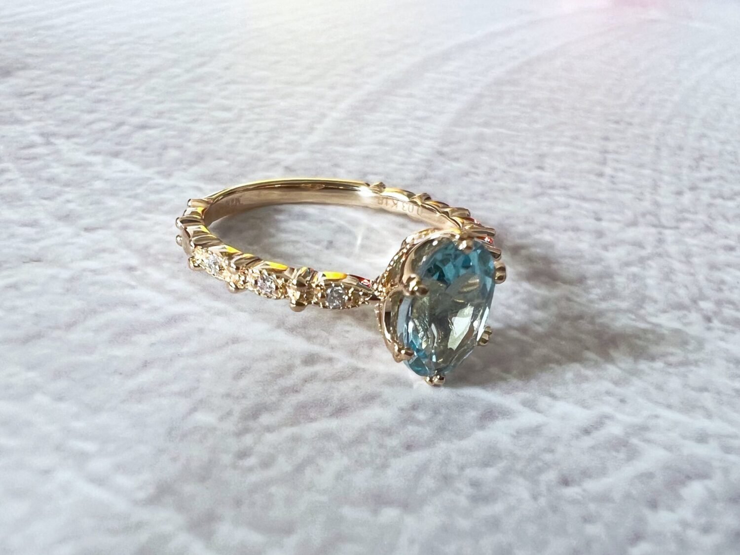 18K Gold Aquamarine Diamond Ring
