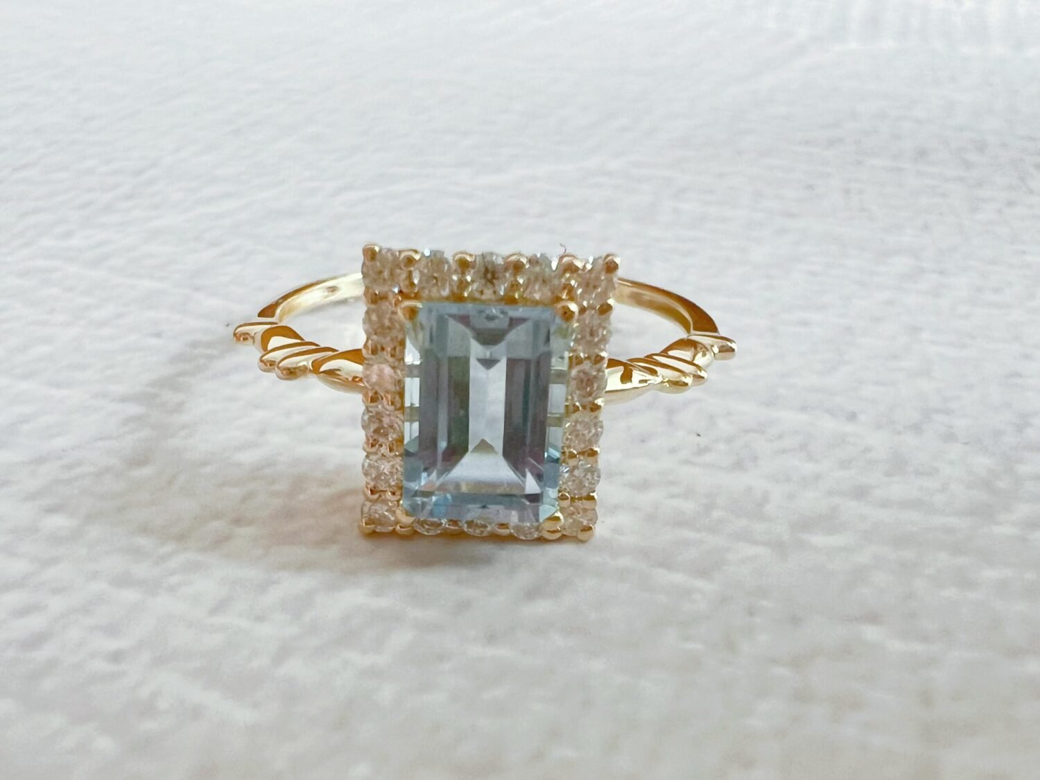 14K Emerald cut Aquamarine ring Tapered, Aquamarine solitaire ring, natural aquamarine ring, genuine aquamarine emerald cut vintage ring,
