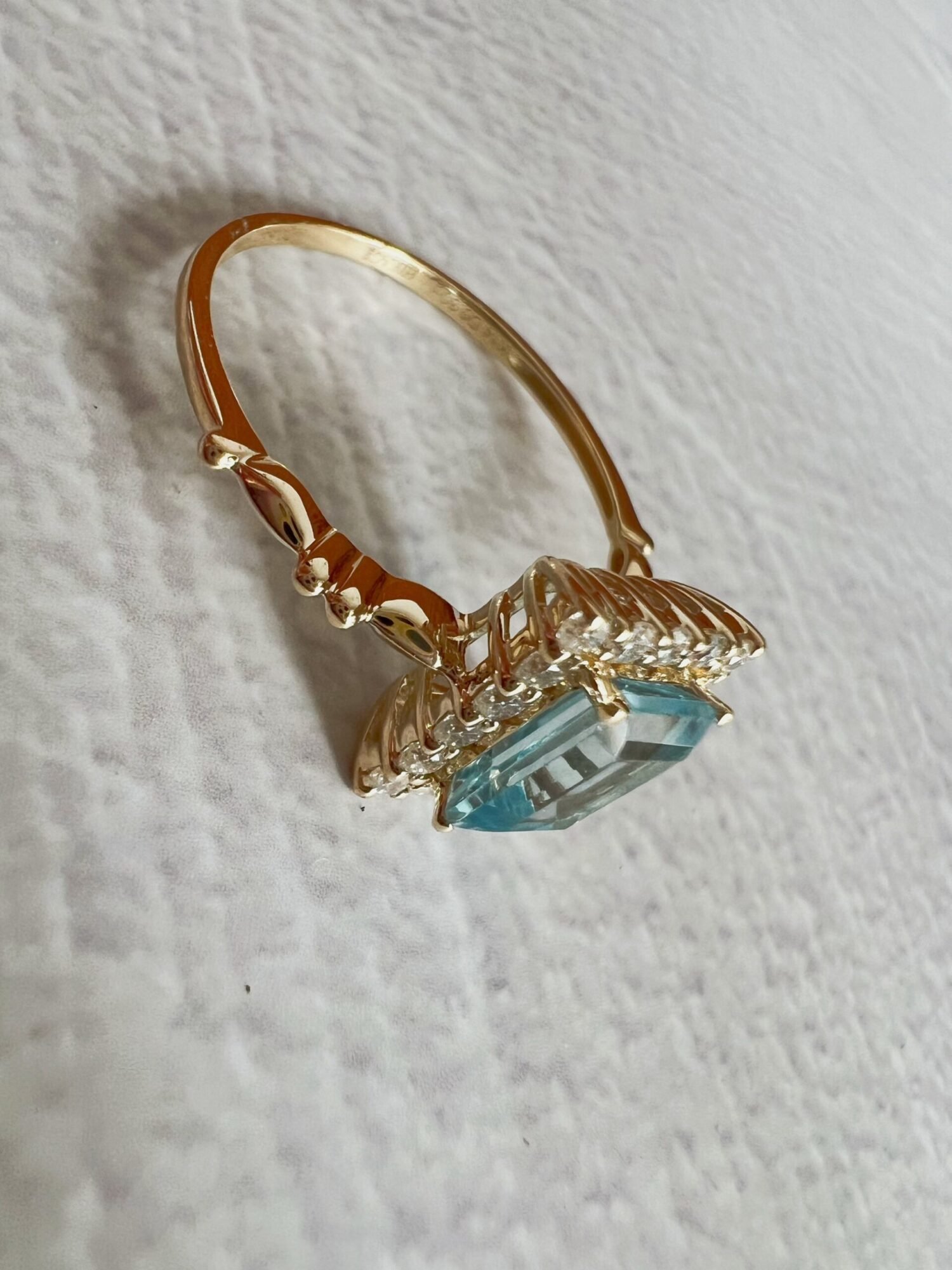 14K Emerald cut Aquamarine ring Tapered, Aquamarine solitaire ring, natural aquamarine ring, genuine aquamarine emerald cut vintage ring,