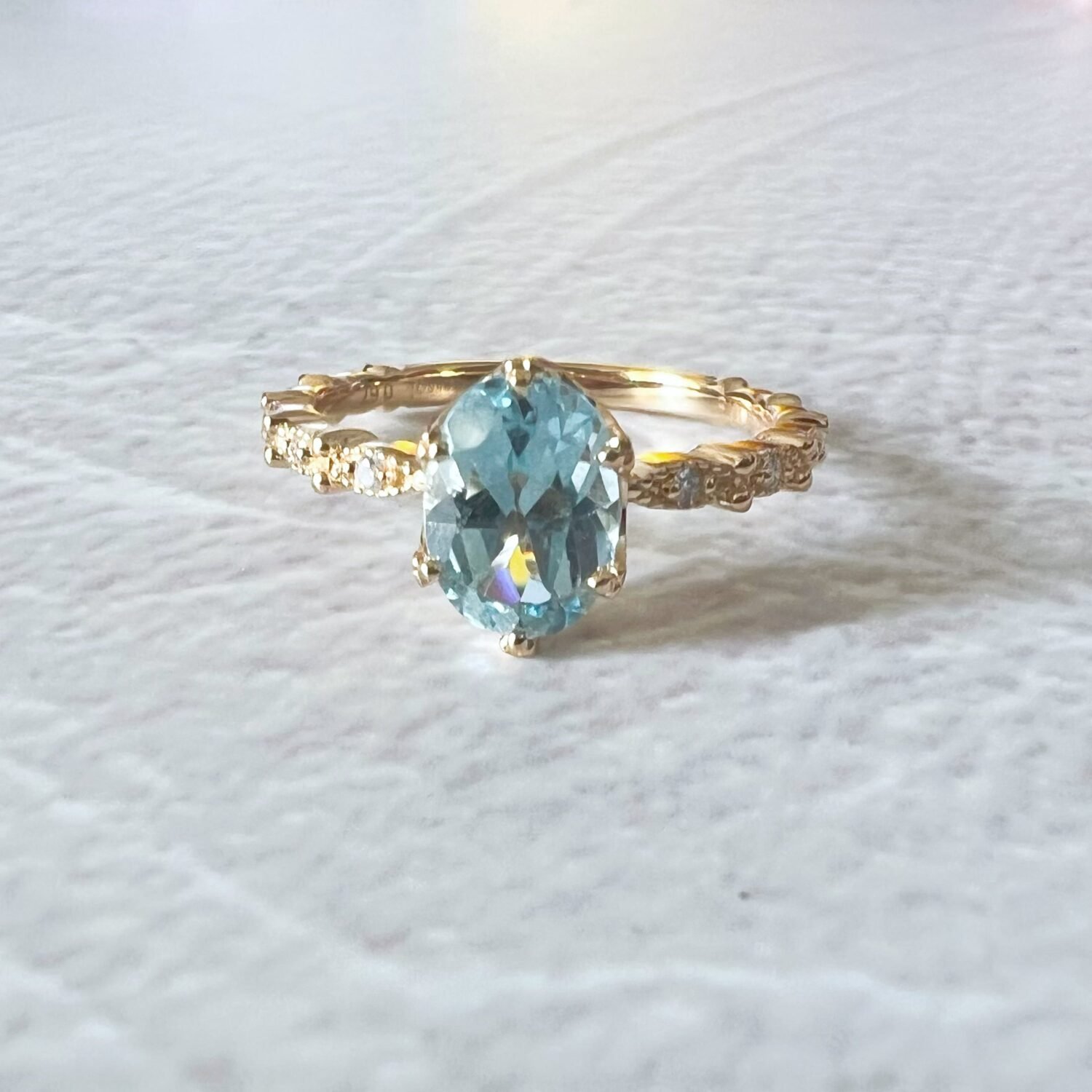 18K Gold Aquamarine Diamond Ring