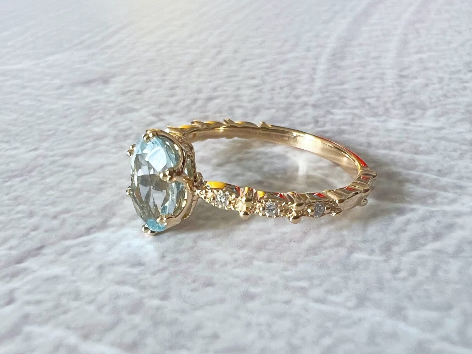 18K Gold Aquamarine Diamond Ring