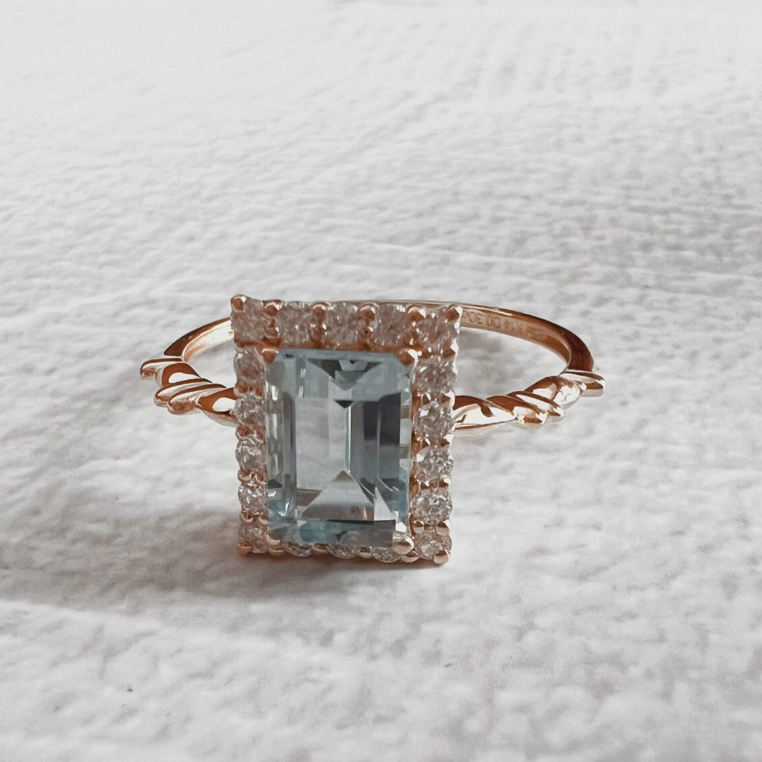 14K Emerald cut Aquamarine ring Tapered, Aquamarine solitaire ring, natural aquamarine ring, genuine aquamarine emerald cut vintage ring,