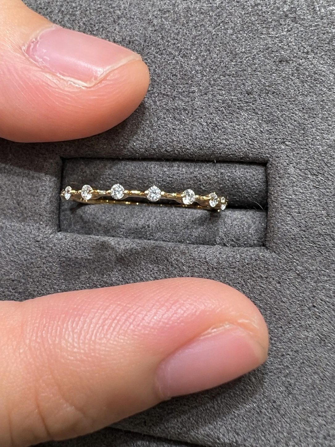 0f629865-95b1-4c47-83c3-67c548b74bce 18K Gold Floating Diamond Band Ring