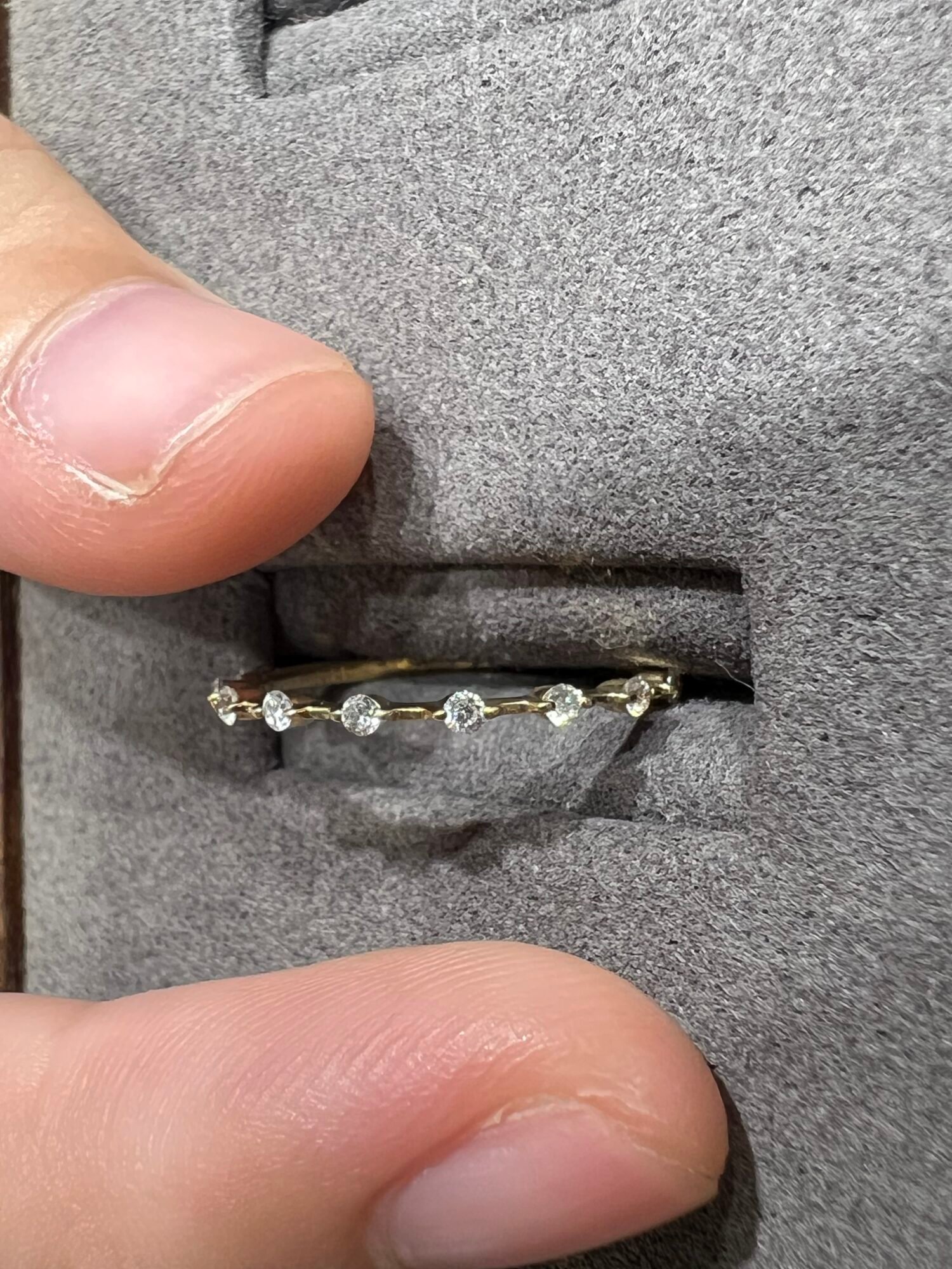 6840 18K Gold Floating Diamond Band Ring