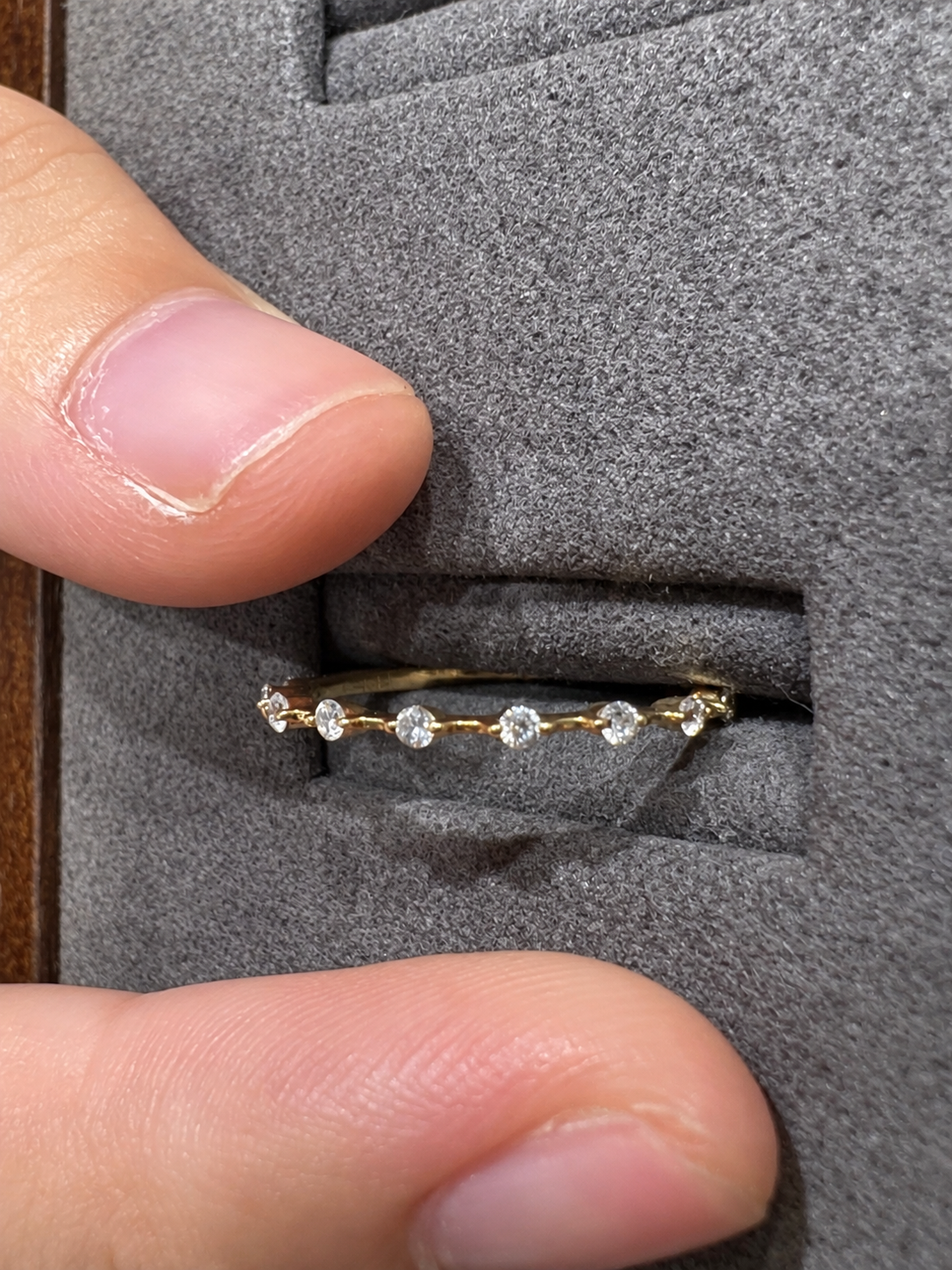 bca4736f-db25-4dec-aba7-9cfea4cde438 18K Gold Floating Diamond Band Ring