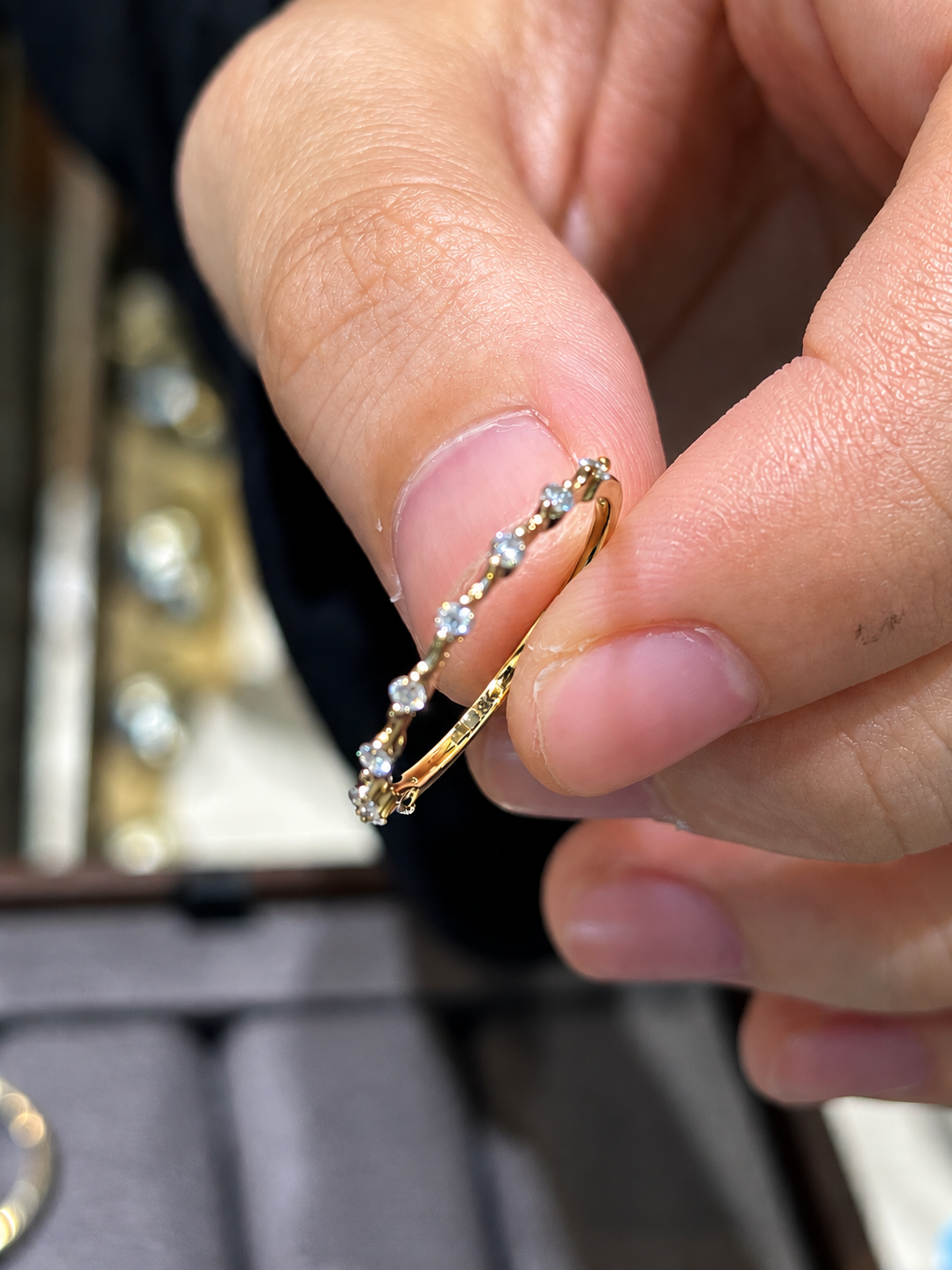 e87180b1-aa35-4a00-a501-8e15a1406cf0 18K Gold Floating Diamond Band Ring